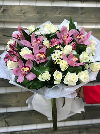 Букет цветов из: Розы и Хризантемы в Кувандыке