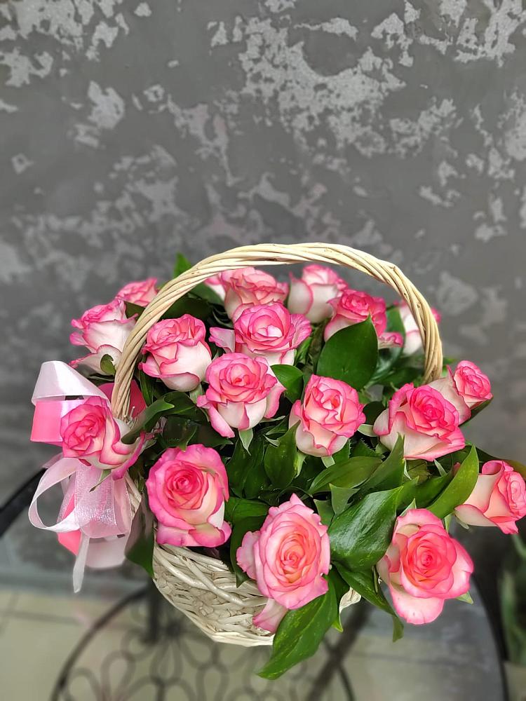 Цветочная композиция из Розы в корзине в Кувандыке