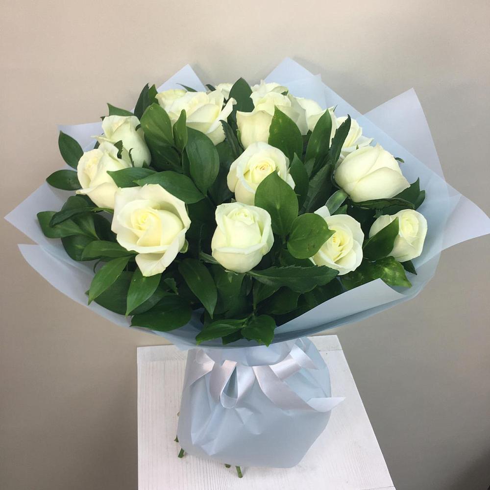 Букет 15 Белых роз Проуд в Кувандыке