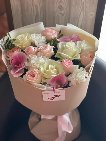 Букет цветов из: Орхидеи, Розы и Гвоздики в Кувандыке
