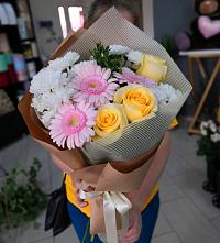 Букет цветов из:  Герберы, Розы и Хризантемы в Кувандыке