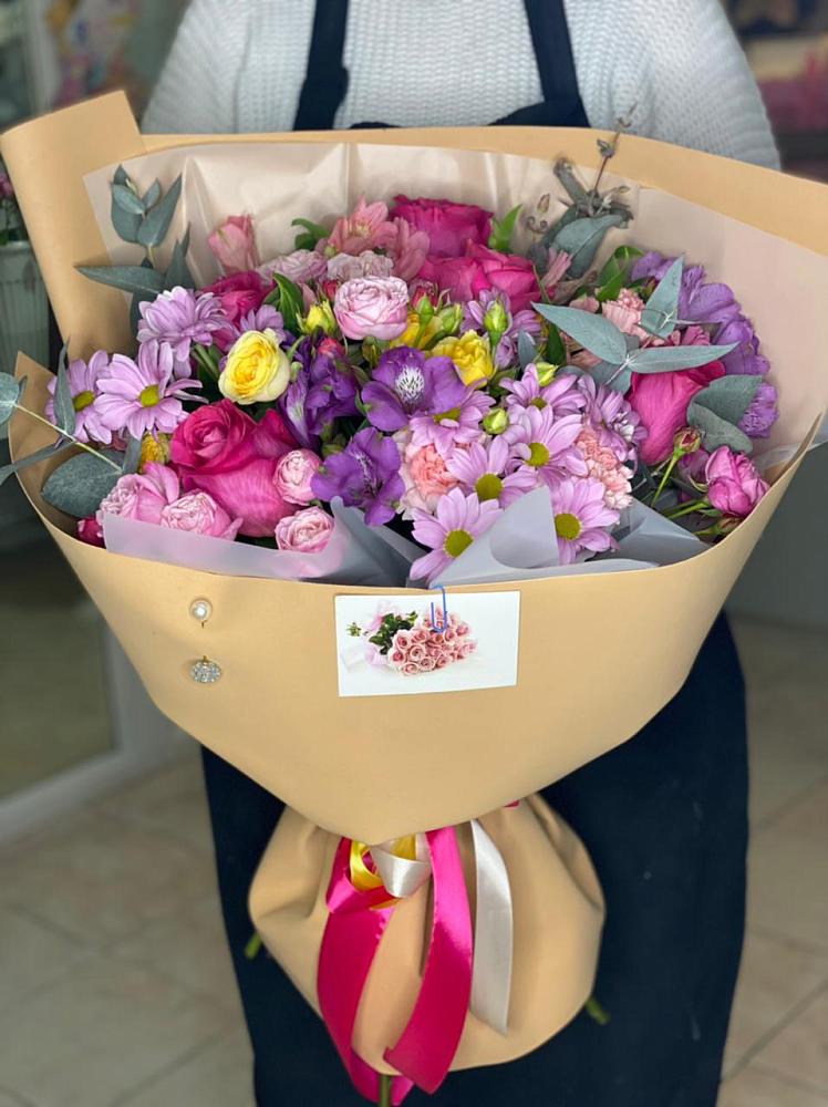 Букет цветов из: Хризантемы, Гвоздики и Альстромерии в Кувандыке