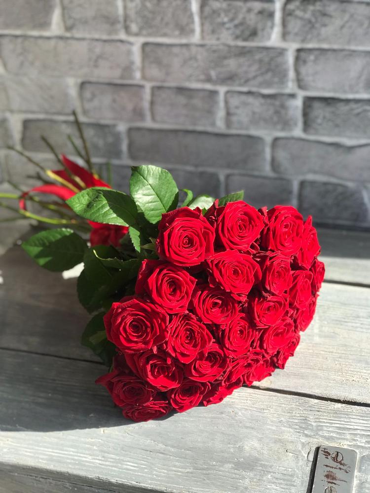 Букет Красные розы Фридом в Кувандыке