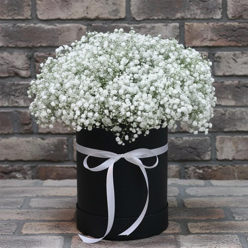 Цветочная композиция из Гипсофила в шляпной коробке в Кувандыке