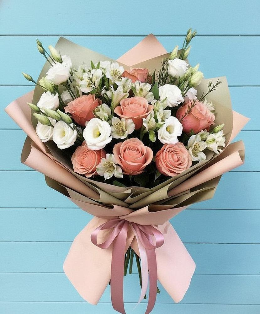 Букет цветов из: Розы, Альстромерии и Лизиантусы в Кувандыке