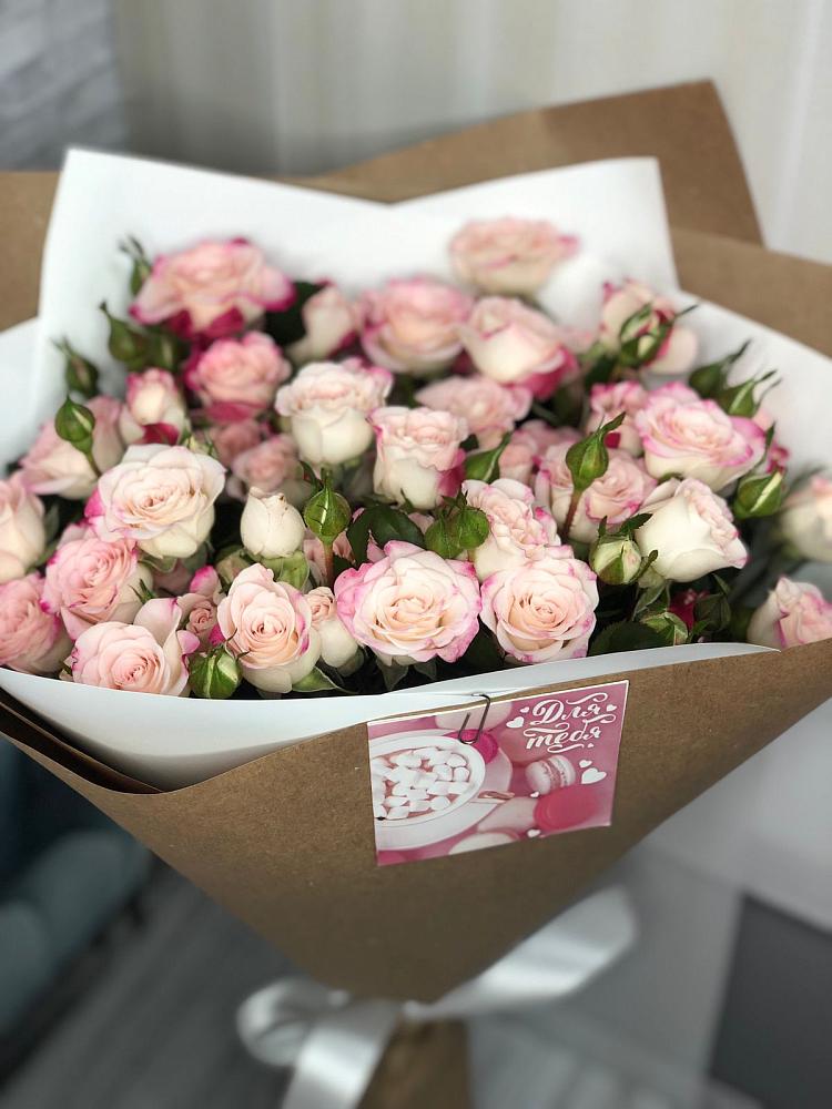 Букет цветов из: Розы в Кувандыке