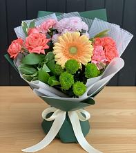 Букет цветов из:  Гвоздики, Розы, Герберы и Хризантемы #REPLACE_PRED# Кувандыке