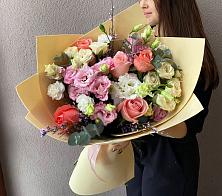 Букет цветов из:  Розы, Лизиантусы и Гвоздики в Кувандыке