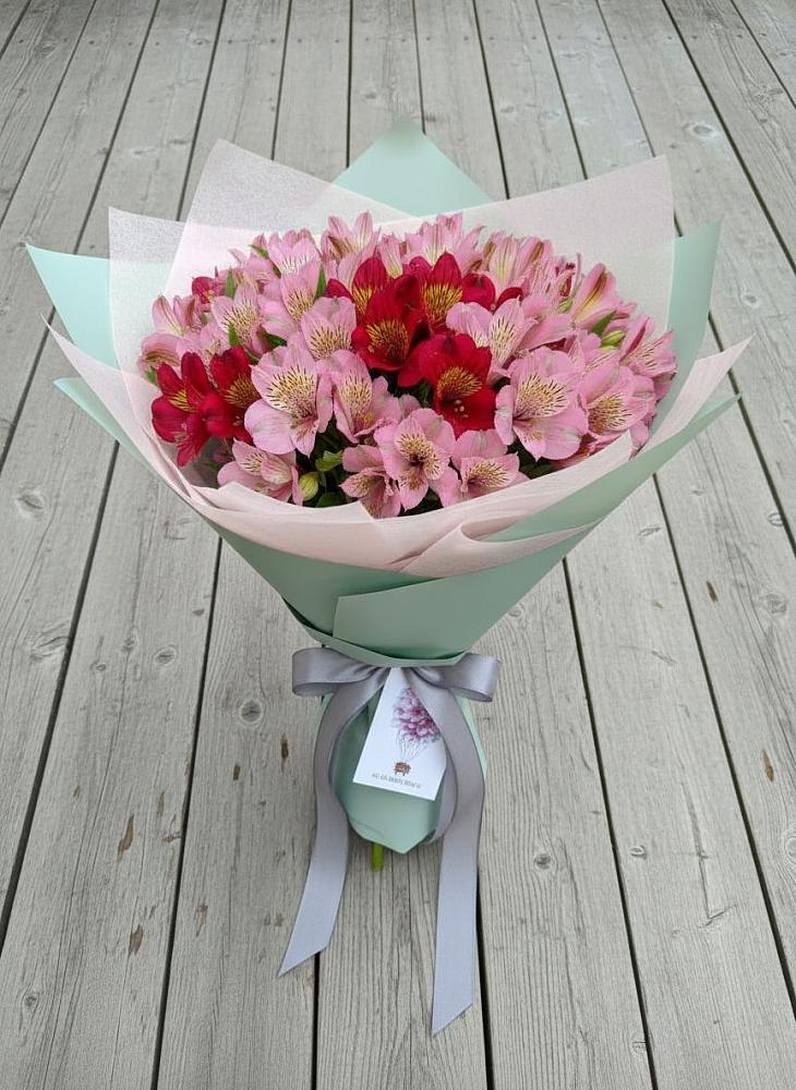 Букет цветов из: Альстромерии в Кувандыке