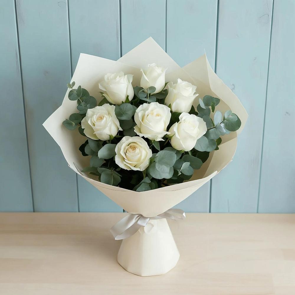 Букет Белые розы в Эвкалипте в Кувандыке