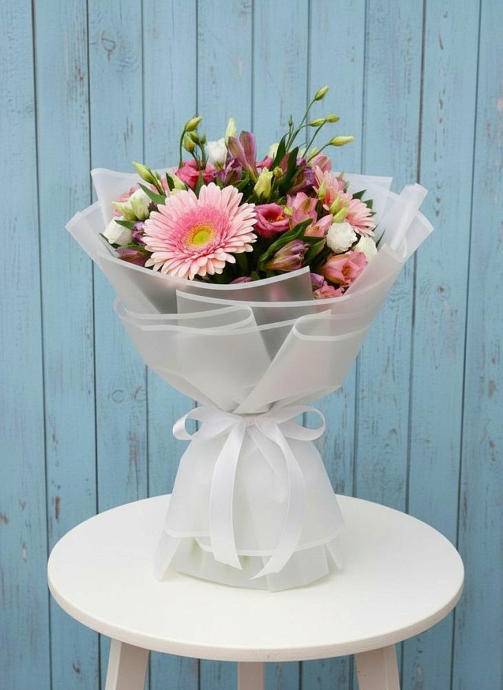 Букет цветов из: Герберы, Альстромерии и Лизиантусы в Кувандыке