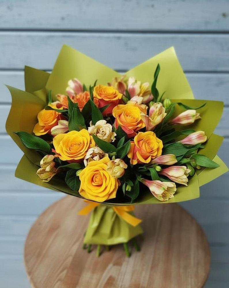 Букет цветов из: Альстромерии и Розы в Кувандыке