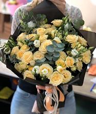 Букет птица счастья в Кувандыке Букет цветов из: Розы и Лизиантусы в Кувандыке