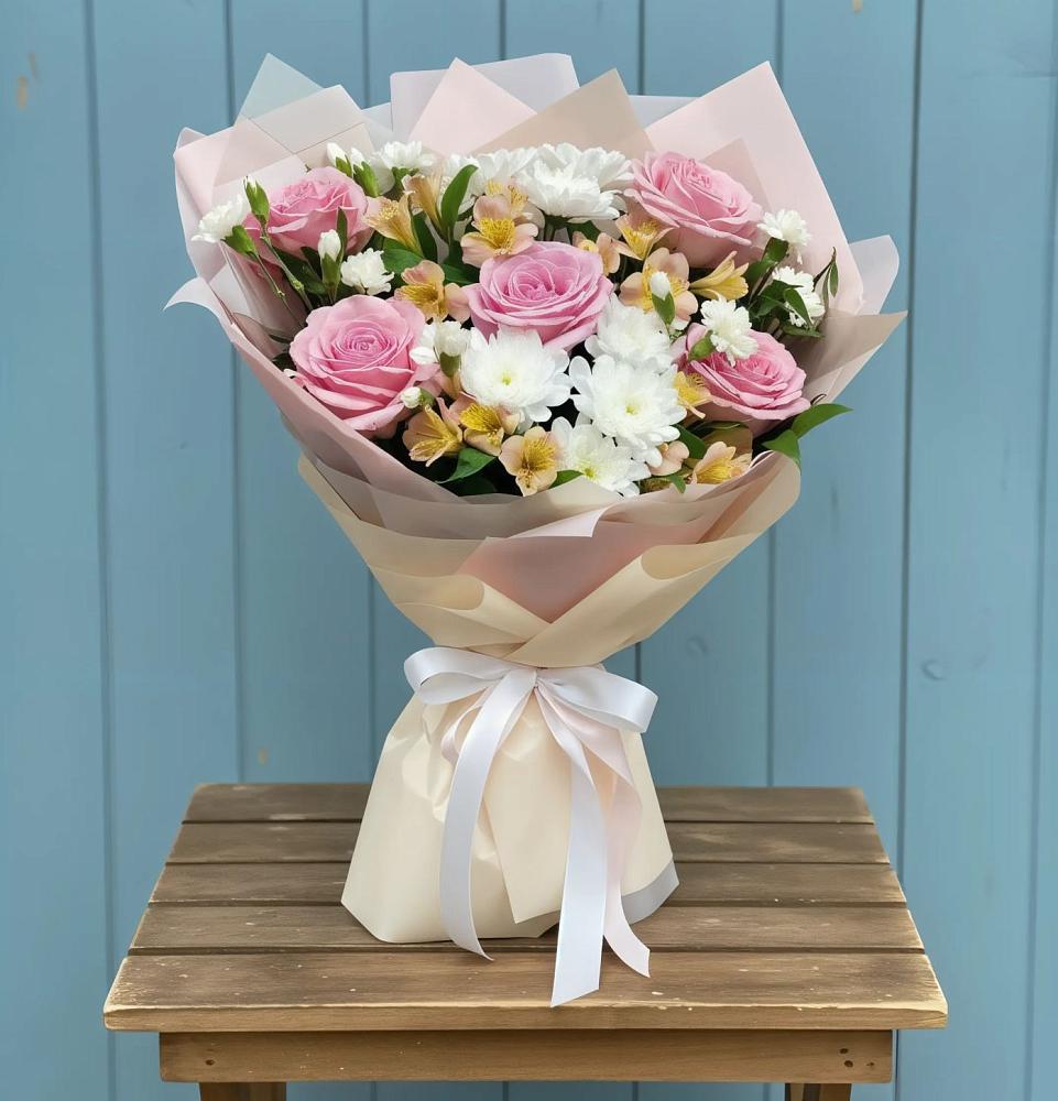 Букет цветов из: Гвоздики, Орхидеи и Розы в Кувандыке