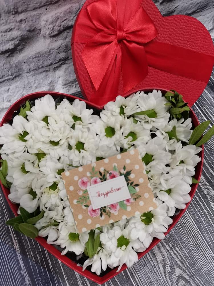 Цветочная композиция из Хризантемы в виде сердца в Кувандыке