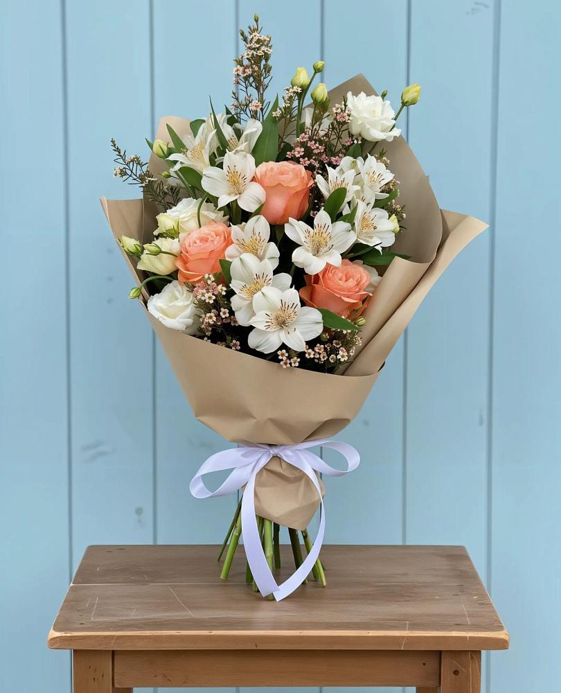 Букет цветов из: Альстромерии, Лизиантусы, Розы и Хризантемы в Кувандыке